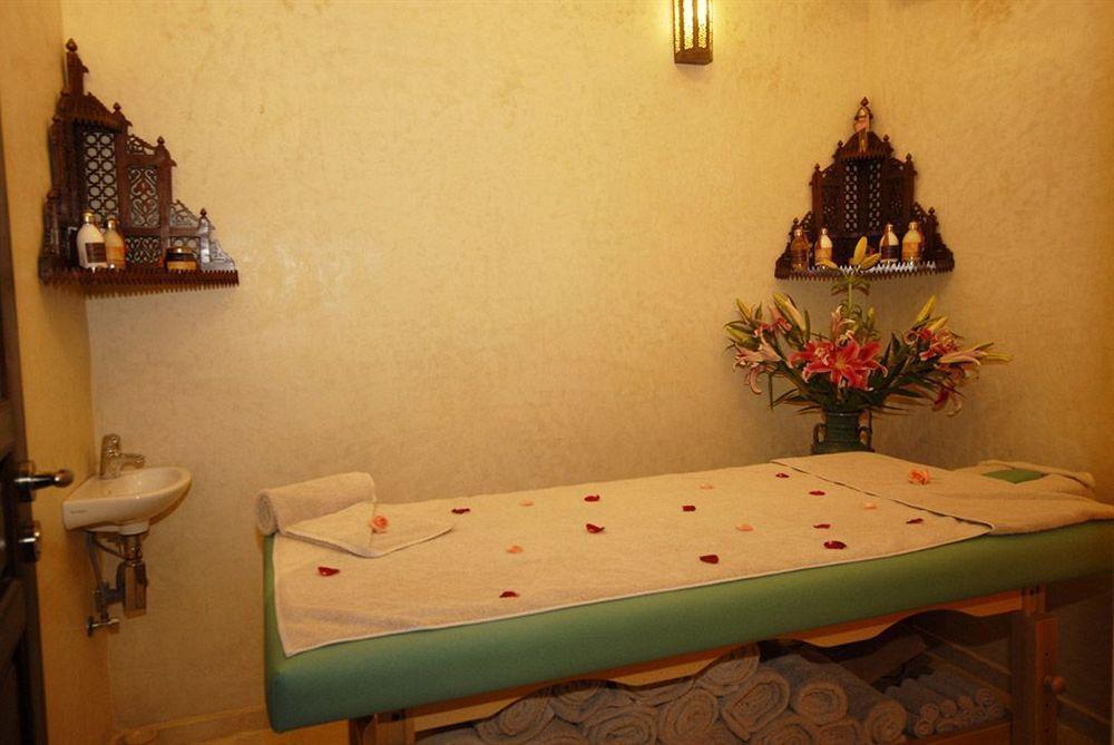 Riad Kniza Marrakesh Ngoại thất bức ảnh A massage table