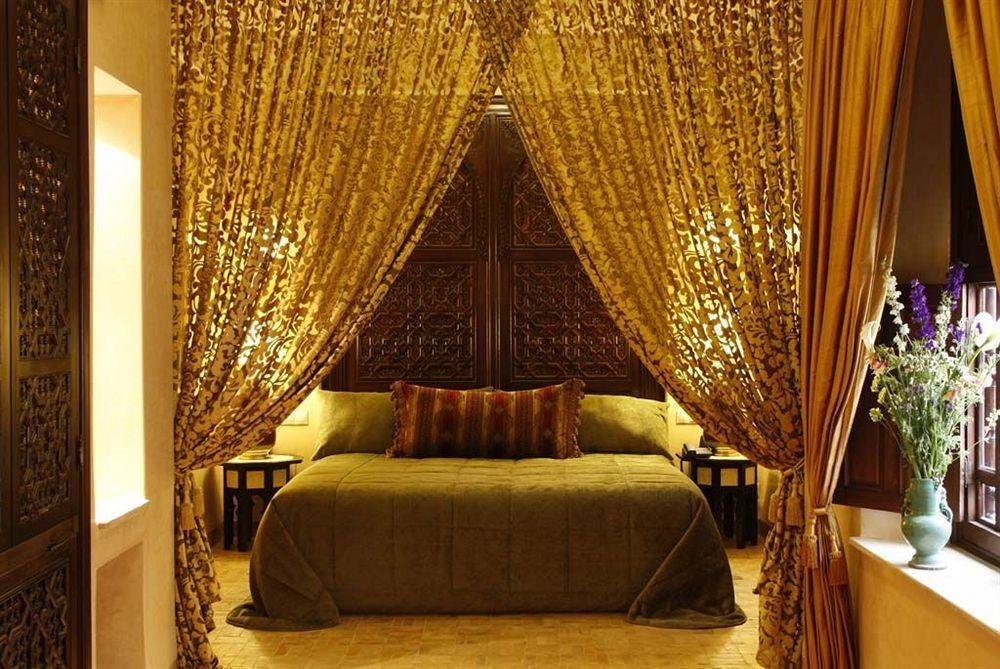 Riad Kniza Marrakesh Ngoại thất bức ảnh A bedroom at the Taj Mahal Palace