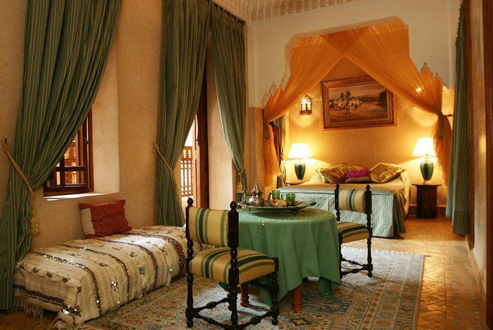 Riad Kniza Marrakesh Ngoại thất bức ảnh A suite at the hotel