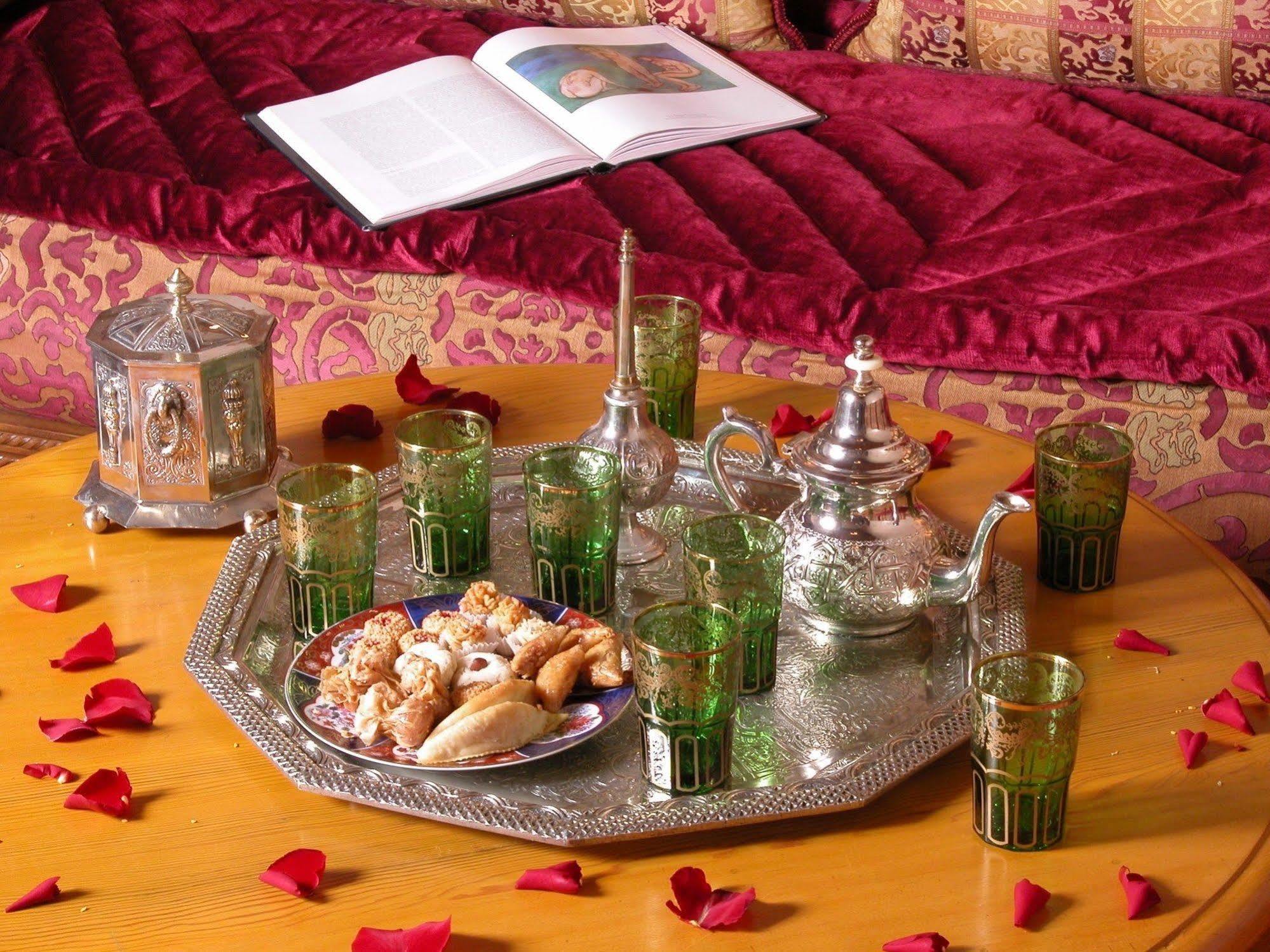 Riad Kniza Marrakesh Ngoại thất bức ảnh Moroccan mint tea
