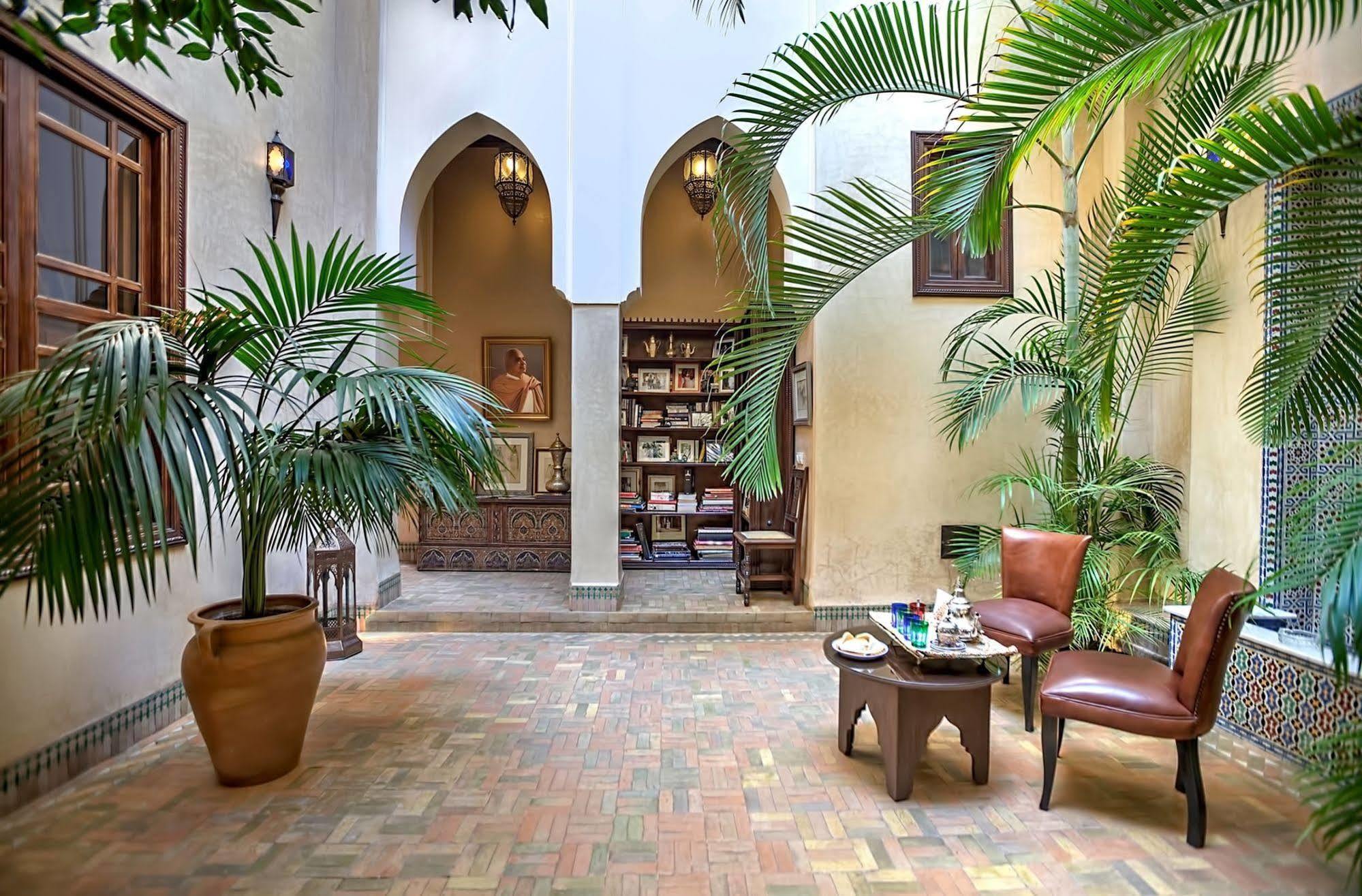 Riad Kniza Marrakesh Ngoại thất bức ảnh The interior of the library