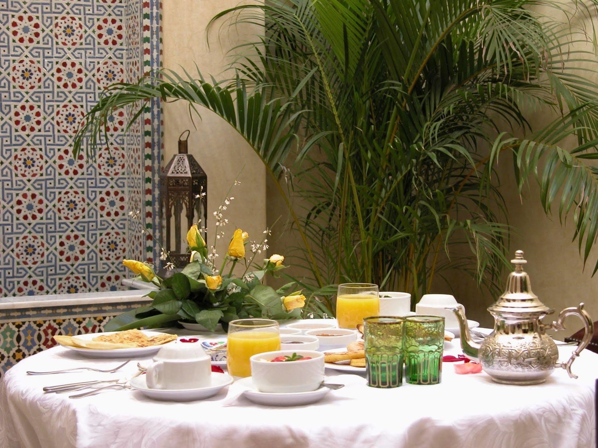 Riad Kniza Marrakesh Ngoại thất bức ảnh A Moroccan breakfast