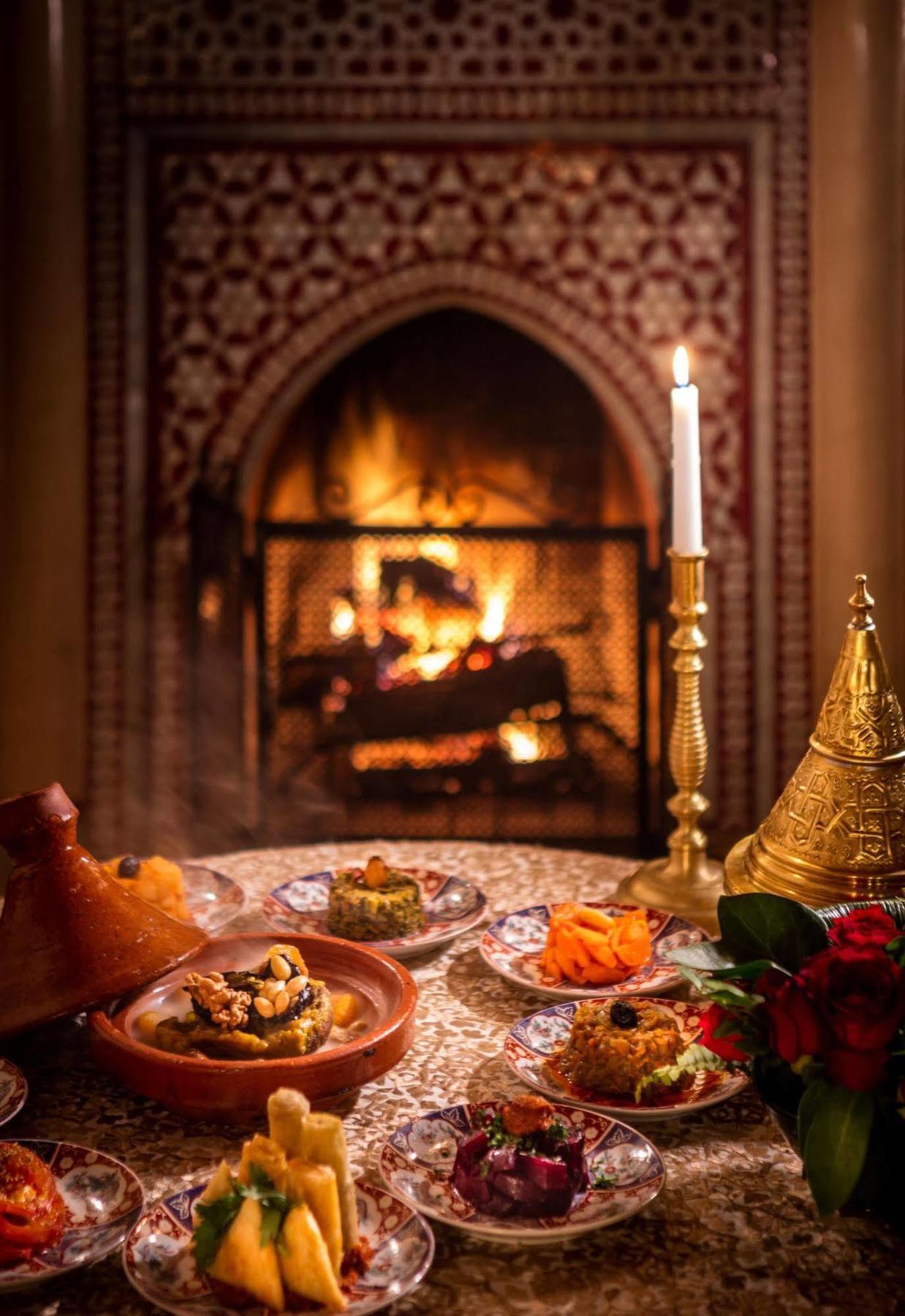 Riad Kniza Marrakesh Ngoại thất bức ảnh A fireplace in a Moroccan riad