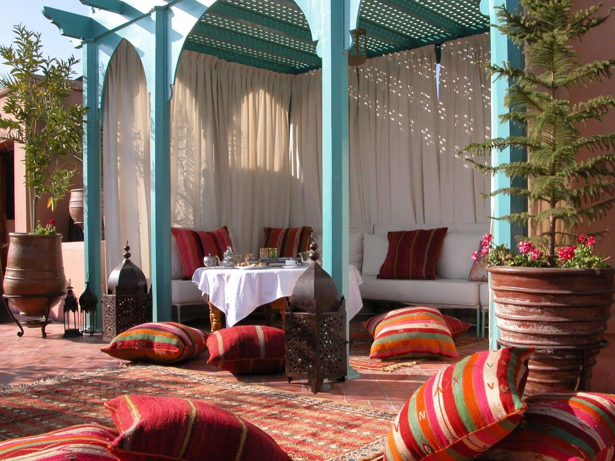 Riad Kniza Marrakesh Ngoại thất bức ảnh Roof terrace at the Hotel Amanjena